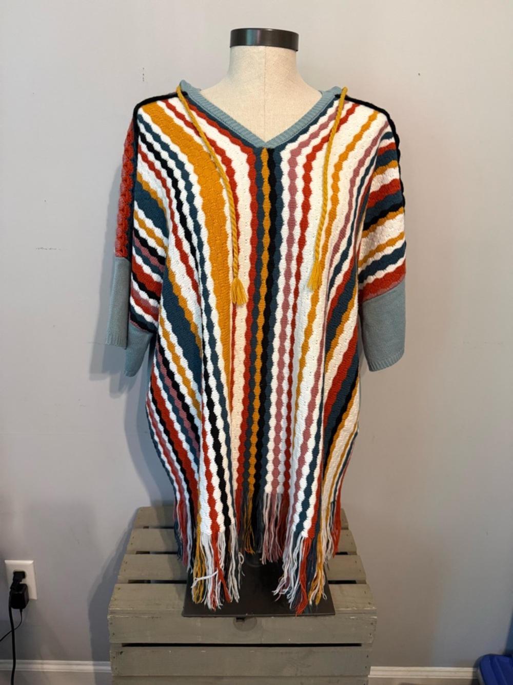 Gimmicks by BKE Multicolor V-Neck Sweater